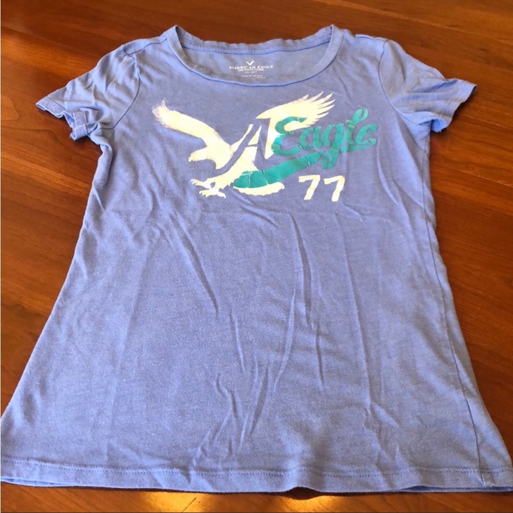 AMERICAN EAGLE OUTFITTERS blue t-shirt. Size, XS. Great condition. 🦅